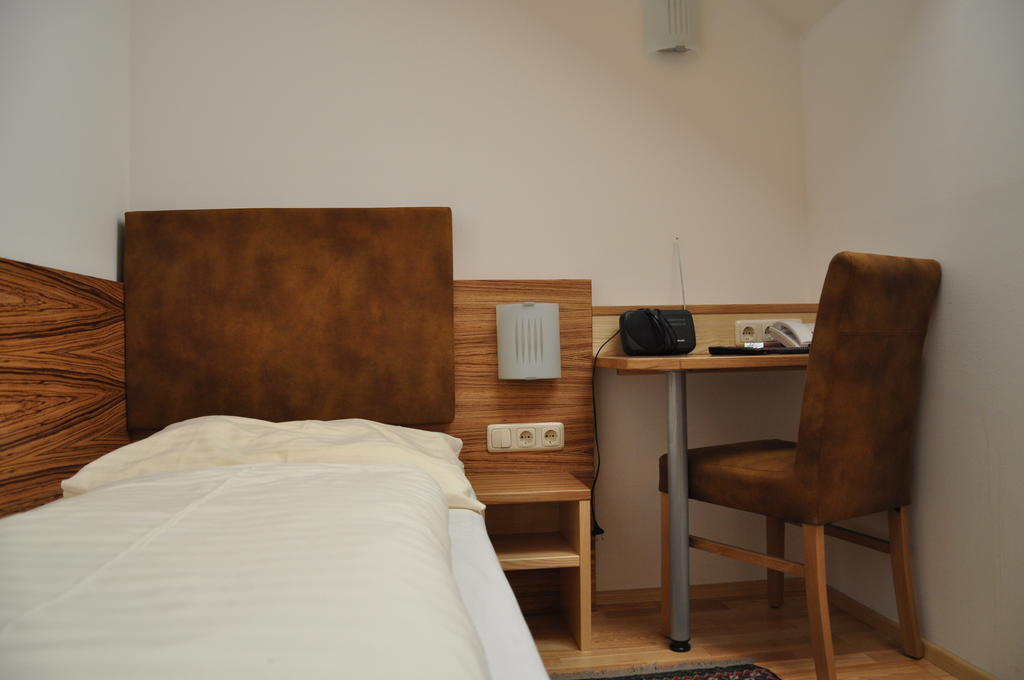 Hotel Almtalerhof Traun Room photo