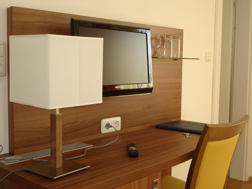 Hotel Almtalerhof Traun Room photo