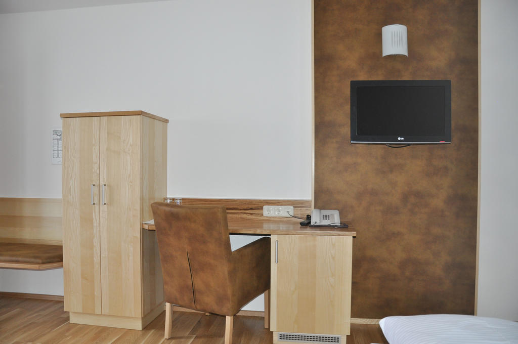 Hotel Almtalerhof Traun Room photo